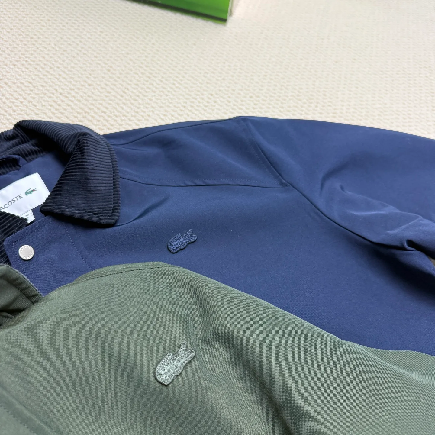 【 Same Style】LACOSTE New Arrival |BH 2544 1600+ Retro ！ ， ！ ！ ， ， ， ！ logo ！ ！ ！ ， ！ ， ， ！ ：Navy Blue Green Size：46，48，50，52 46 116， 65， 49， 58 48 120， 67， 50， 59 50 124， 69， 51， 60 52 130， 71， 53， 62 Size 120 140 46 140 160 48 160 180 50 180 200 52